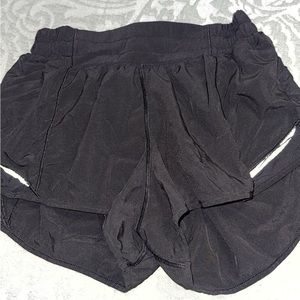 Lululemon shorts size 4 2.5”
